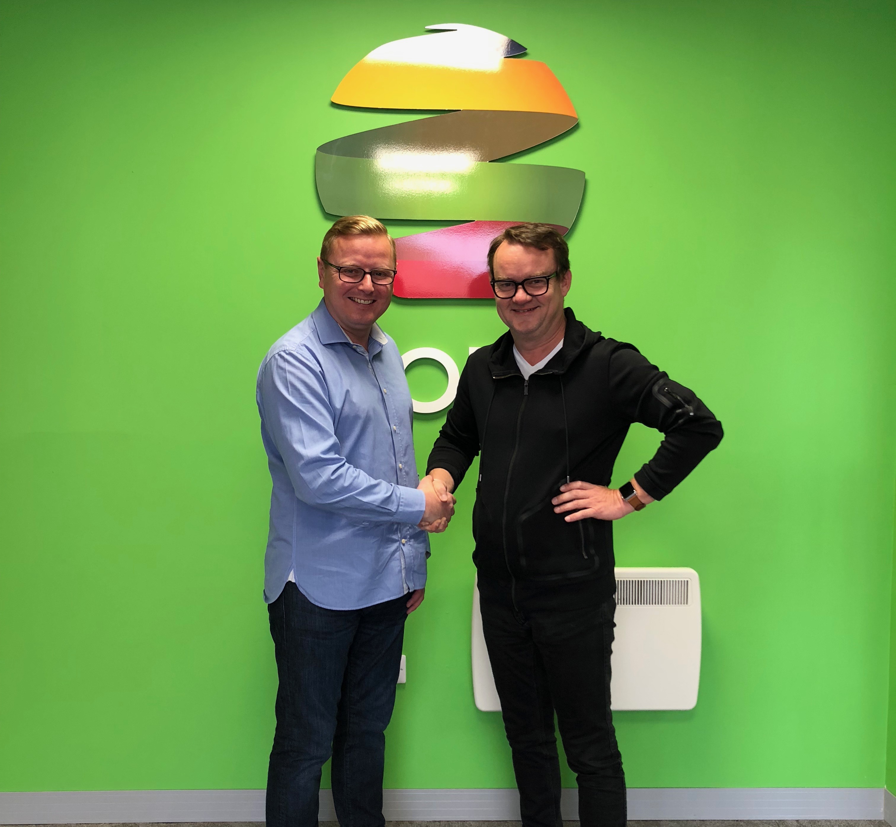 James Gray, Nigel Lee shaking hands