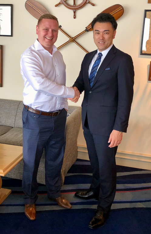 James Gray, Seki Grand Shaking hands