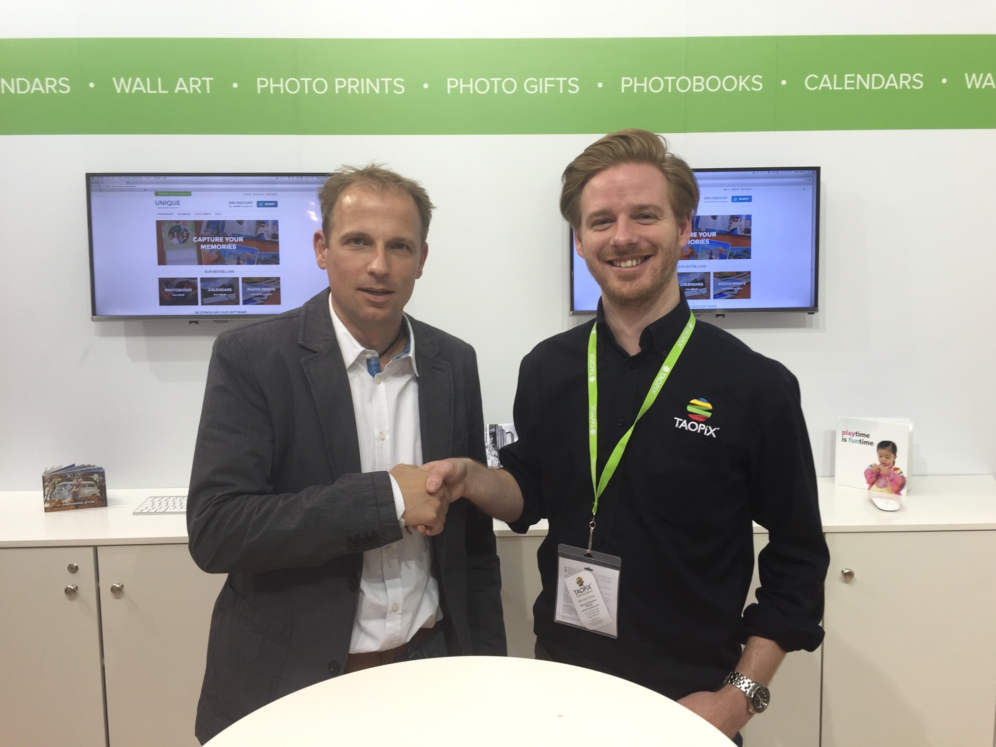 Marcus Kalle & Michael Carey shaking hands