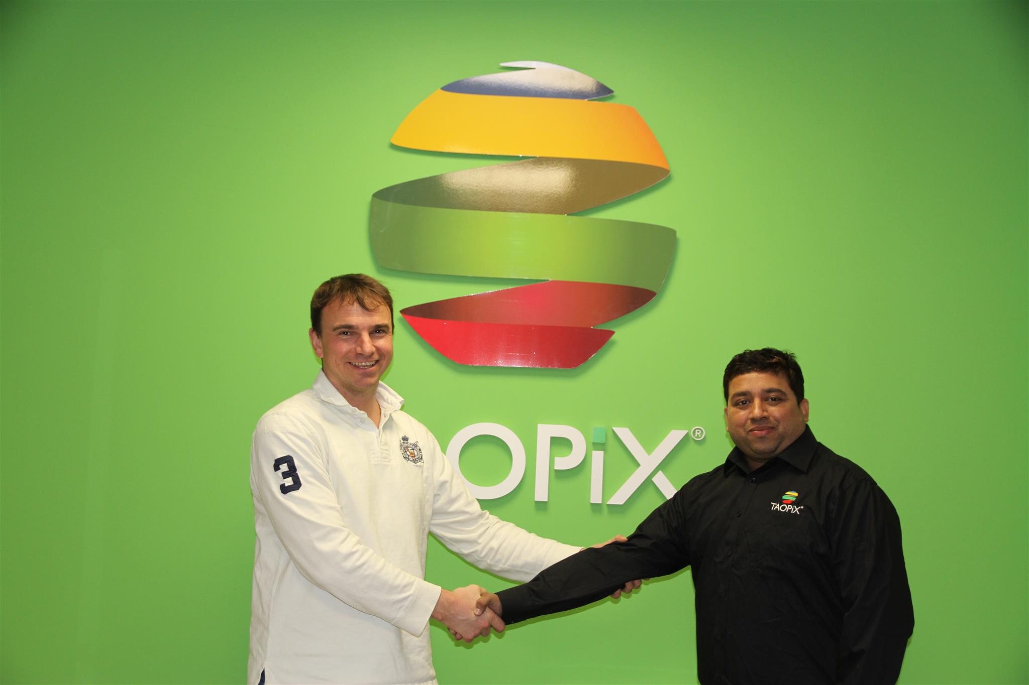 Harshad Ghude, Steffen Haaga shaking hands in Taopix office
